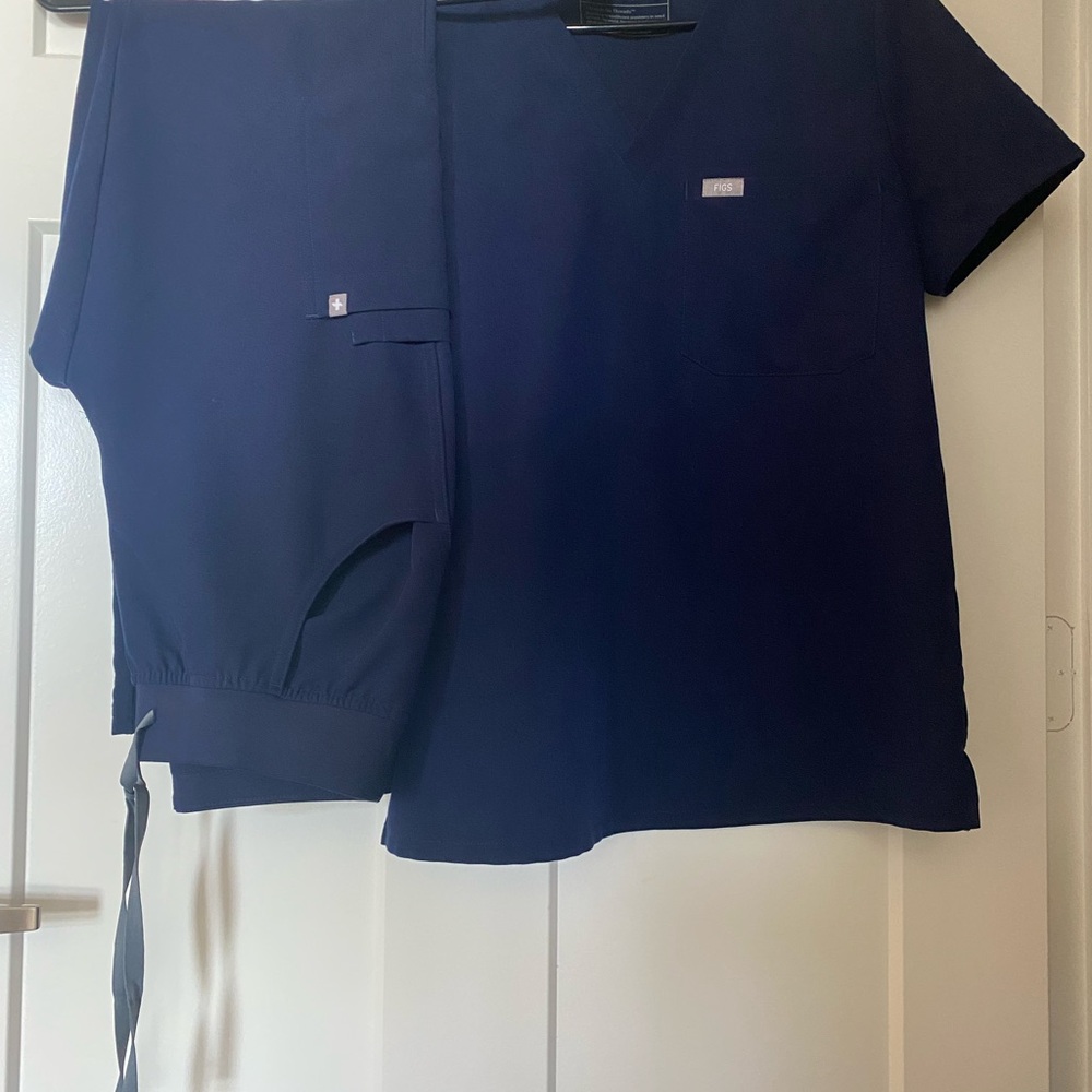 Figs Women’s scrub set, Navy, size small